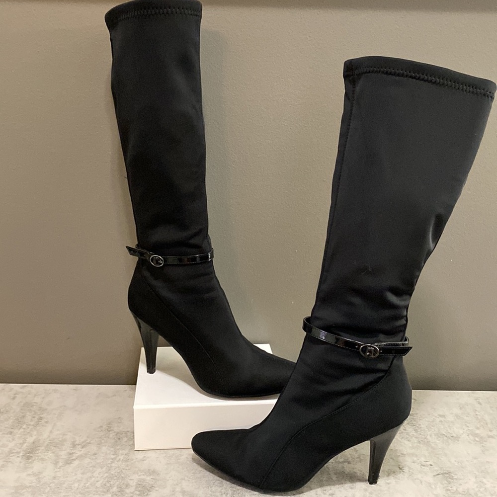 Nine West Black Knee High Boots Snug /Slim Fit, Belt buckle accent Size 7.5